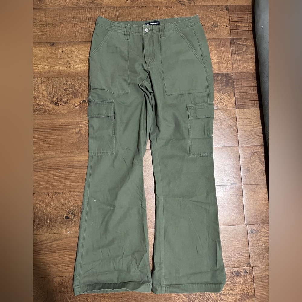 Aero low rise flare pant